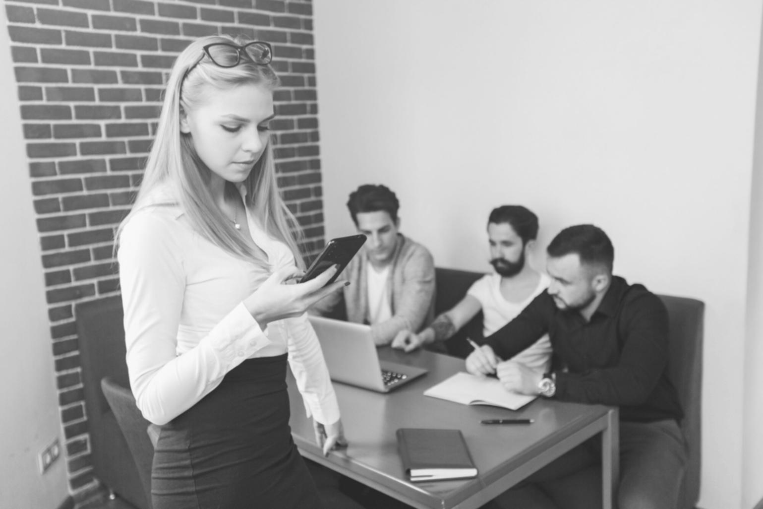 Interactive learning session showing collaborative financial analysis techniques